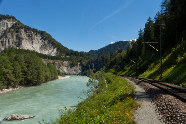 Riverrafting und Kajakfahren in der Ruinaulta bei Versam in Graubünden