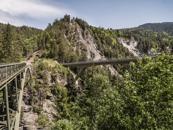 Alte und Neue Brücke über die Rabiusa bei Versam im Safiental in Graubünden