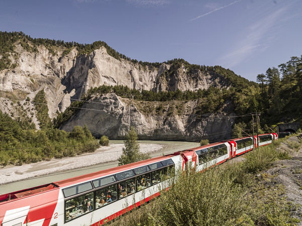 Chrummwag in der Rheinschlucht mit Glacier Express