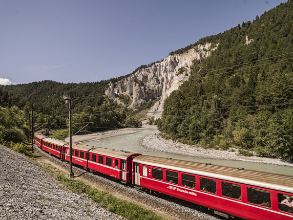 Rhätische Bahn in der Rheinschlucht