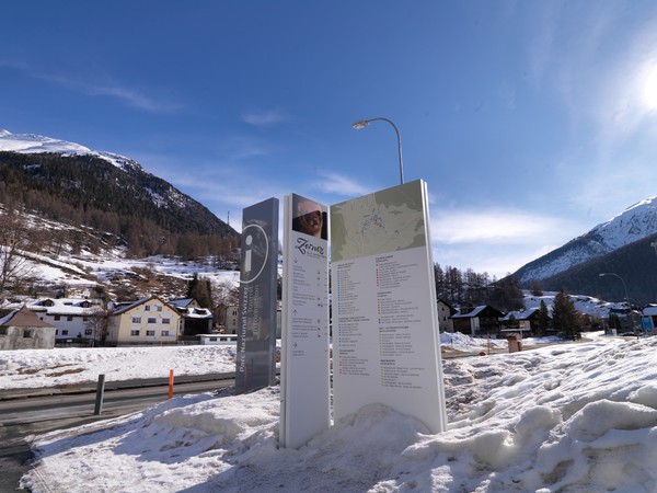 Informationszentrum, Tourist Information Center, Zernez, Unterengadin, Graubünden, Schweiz